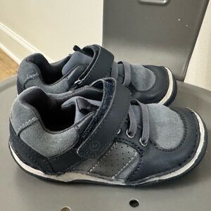 Stride rite srt Wes 7W toddler shoes